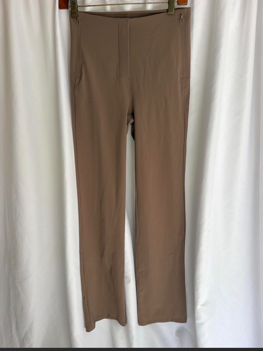 Women’s
Stretch Straight-Leg Pants — Brown